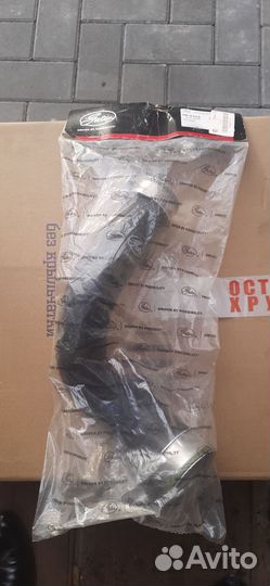 Патрубок интеркулера на volkswagen t5 2,5TDI