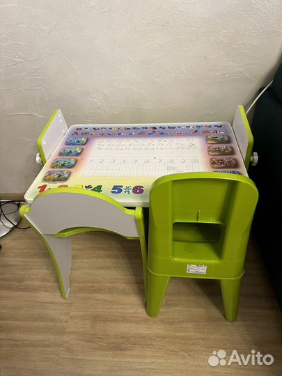 Детский стол и 2 стула