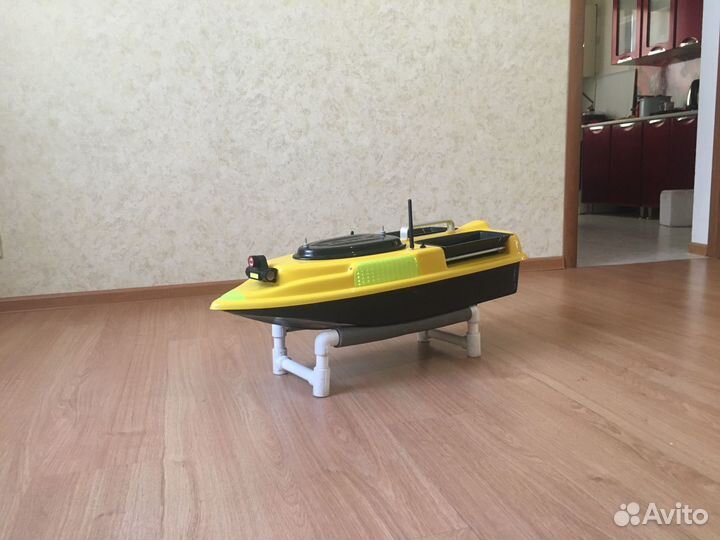 Прикормочный кораблик с gps и эхолотом