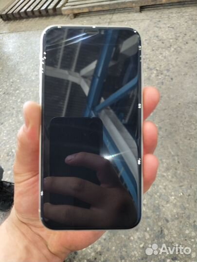 Телефон iPhone 11