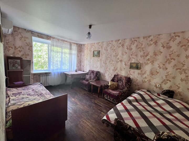 Комната 42 м² в 2-к., 3/5 эт.