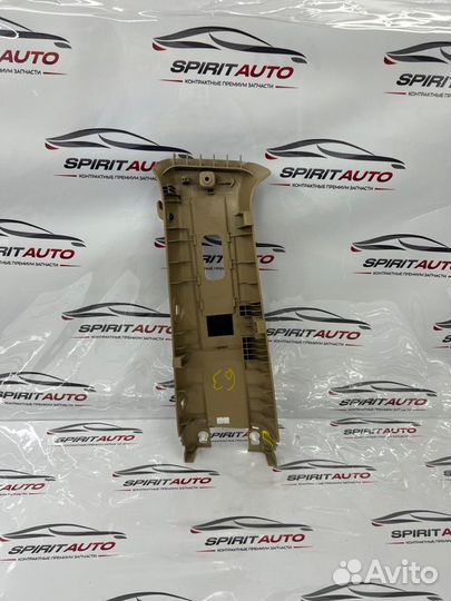 Центральная стойка кузова правая Kia Carnival 3