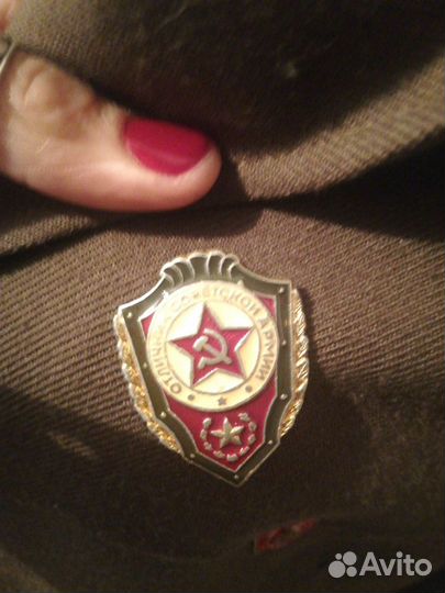 Китель 2шт, Фуражки 2 шт, брюки одна штука