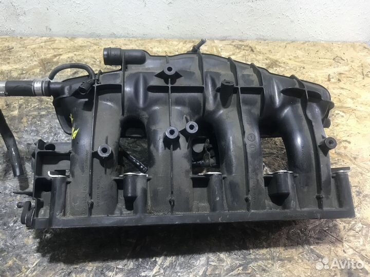 Впускной коллектор WV Passat B6 B 6 2.0 FSI bwa