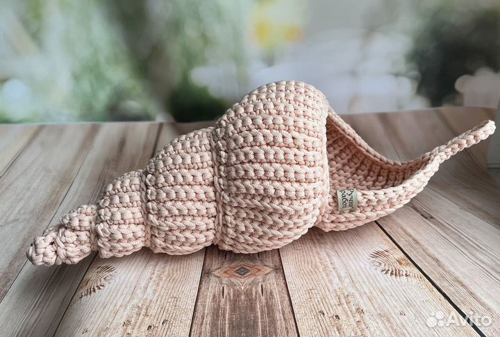 Интерьерная вязаная корзинка ракушка