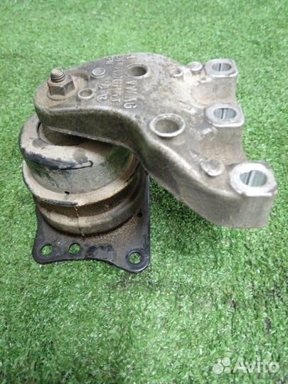 Опора двигателя правая Audi A1 8X1 caxb 47536 2012