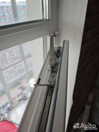 Детские замки на окна, ручки, гребенки установка