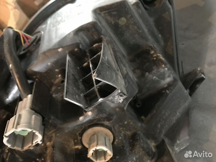 Фара Nissan X-Trail