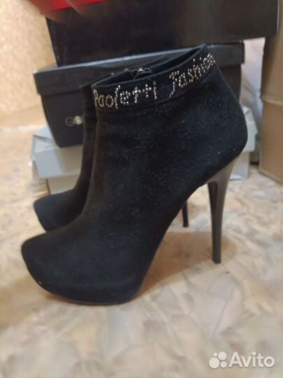 Замшевые ботильоны со стразами Paoletti