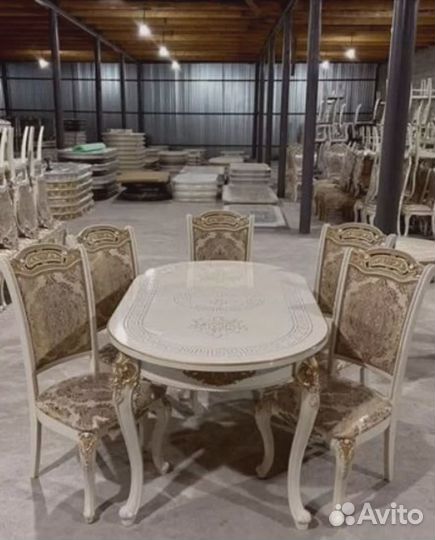 Кухонный стол со стульями на кухню