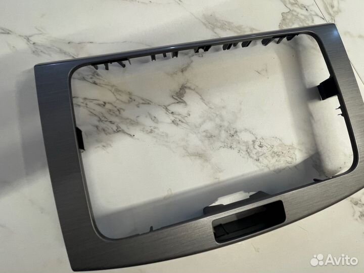 Рамка магнитолы passat б7