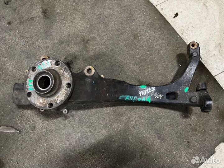 Кулак поворотный передний правый передний правый