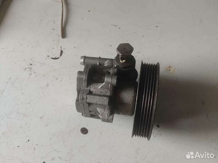 Насос гура Audi A3 AKL AEH 1.6