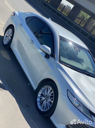 Водитель с личным авто Тойота Камри 70