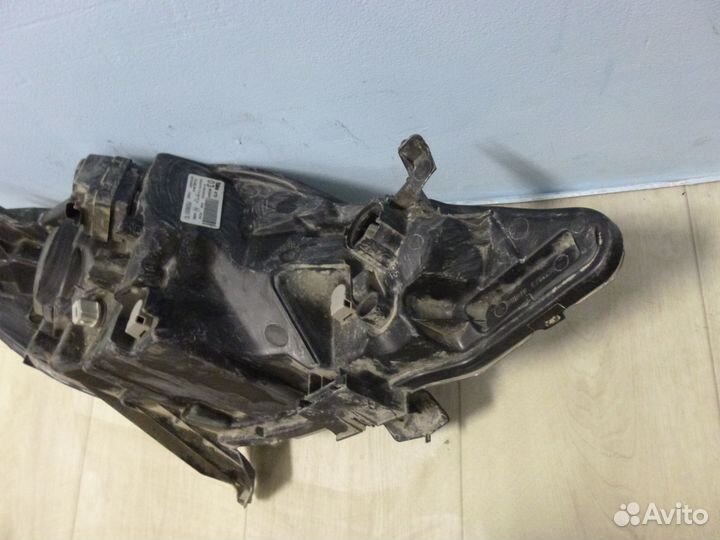 Фара левая Peugeot 107 2006-2014