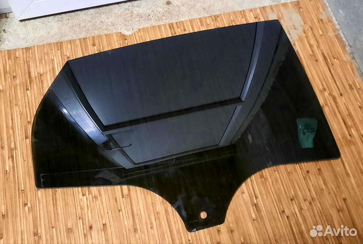 Стекло заднее правое Ford Focus 3