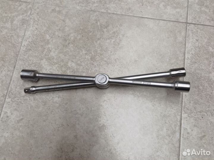 Ключ балонный jonnesway