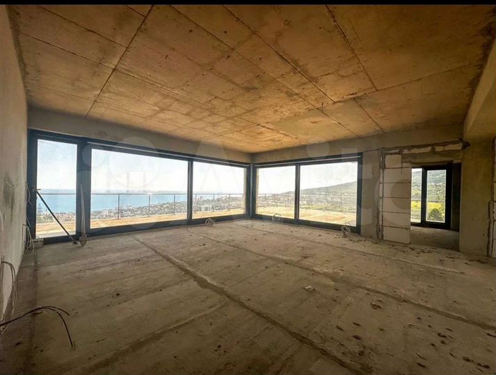 Здание, 3700 м²