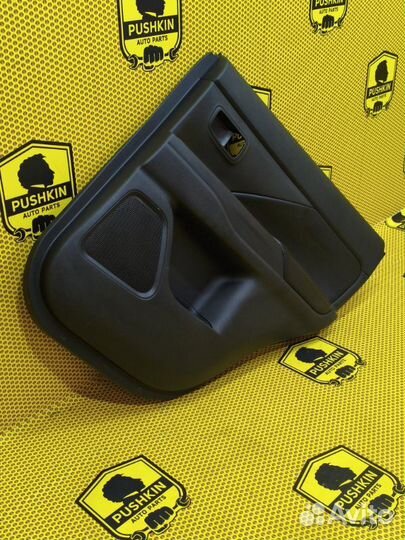 Обшивка двери карта задняя правая Mitsubishi