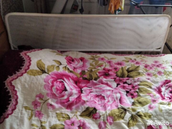 Бортик для кровати от падений