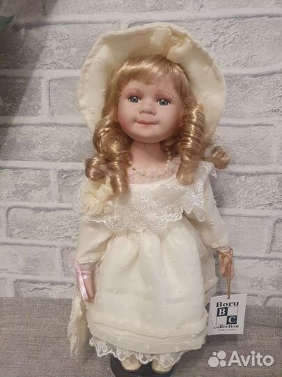 Кукла фарфоровая коллекционная