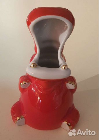 Фарфоровая статуэтка (карандашница)