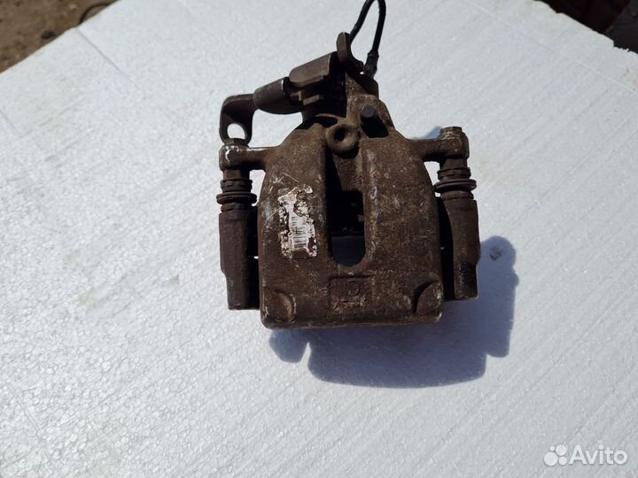 Суппорт задний правый peugeot 3008