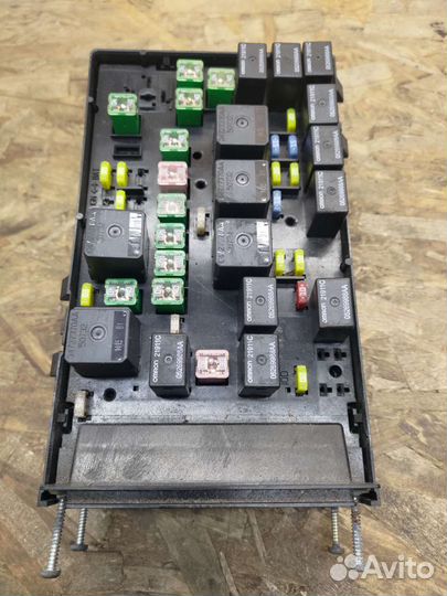 Блок предохранителей Додж караван 01-07г