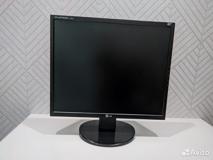 Монитор LG 19 flatron L1933S