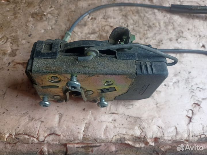 Замок двери передней левой Opel Zafira A