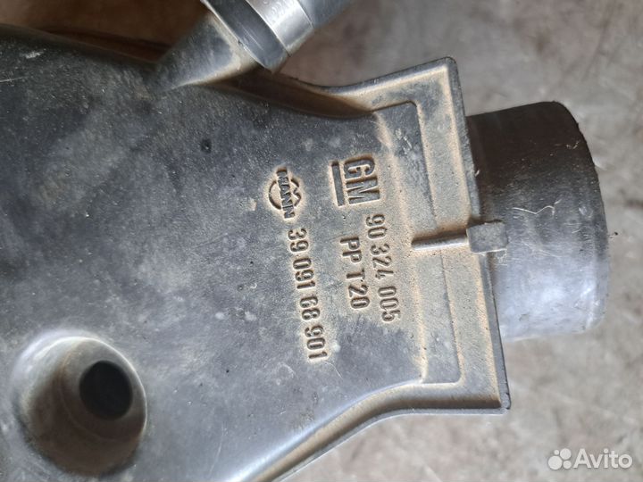 Воздухозаборник Opel Vectra B