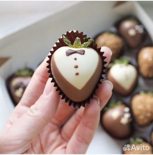 Клубника банан финики голубика манго в шоколаде