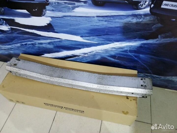 Усилитель бампера Toyota Camry 40