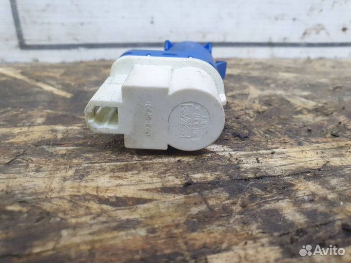 Концевик педали тормоза Volvo S60 2 1.6 2011