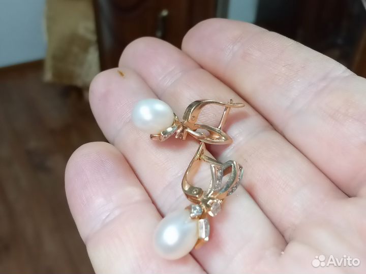 Золотые серьги с жемчугом