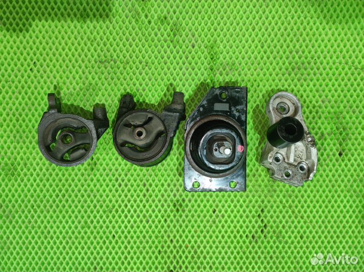 Кронштейн двигателя правый Kia Rio