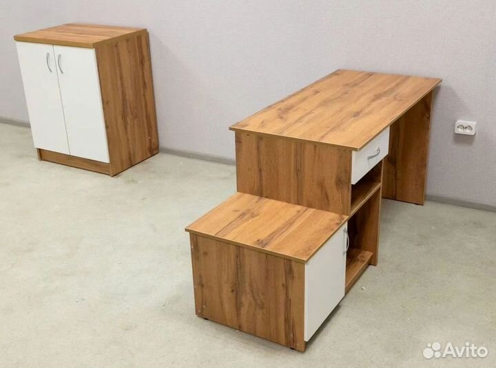 Письменный стол в офис Свифт Дуб Крафт/Белый