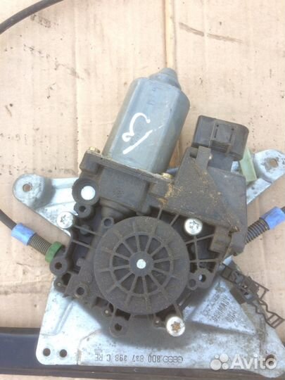 Стеклоподъемник Audi A4 B5 передний правый