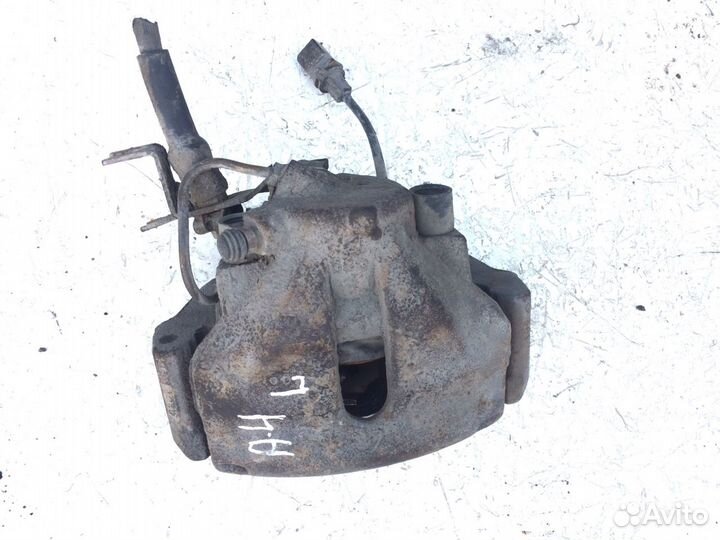 Суппорт левый передний Audi A4 B5