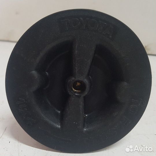 Болт крепления запасного колеса Toyota Carina E