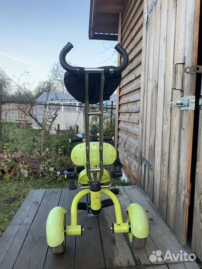 Трехколесный велосипед с ручкой