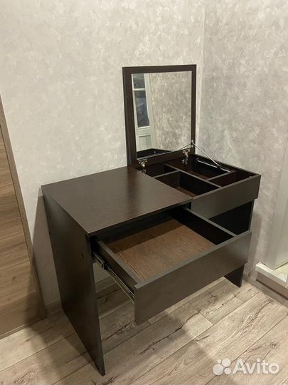 Туалетный столик
