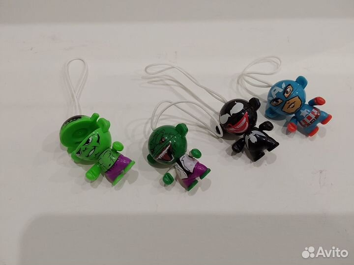 Киндер сюрприз Марвел брелки