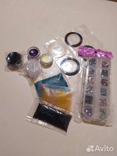 Лампа для маникюра и принадлежности