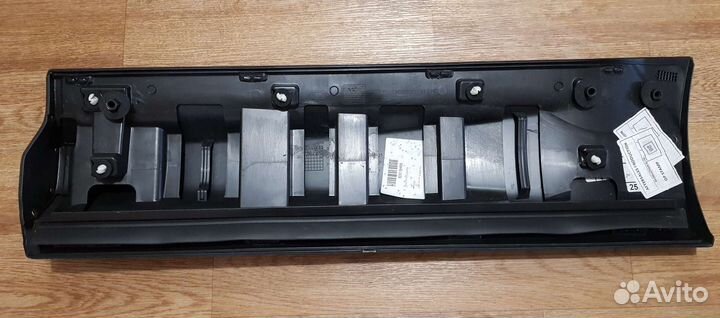 Новый молдинг задней правой двери Range Sport L494