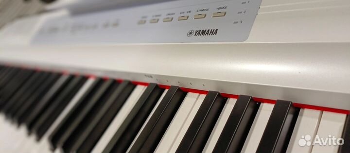 Цифровое фортепиано Yamaha белое + стойка и педали