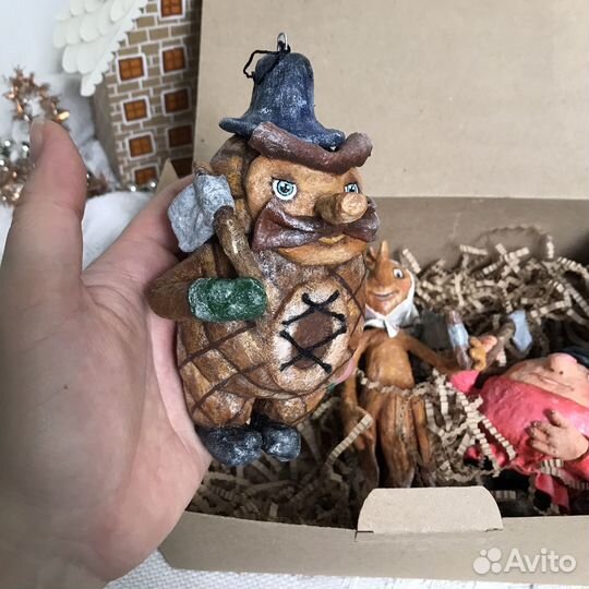 Ватная елочная игрушка Три дровосека