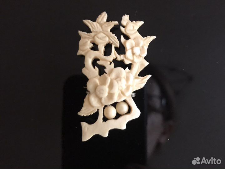 Бронь Брошь кость