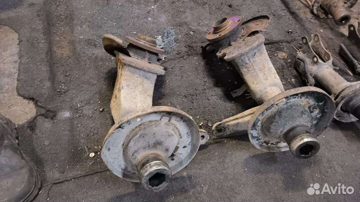 Поворотный кулак Audi 100c3