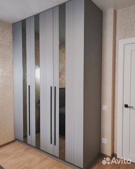 Шкаф в стиле неоклассика